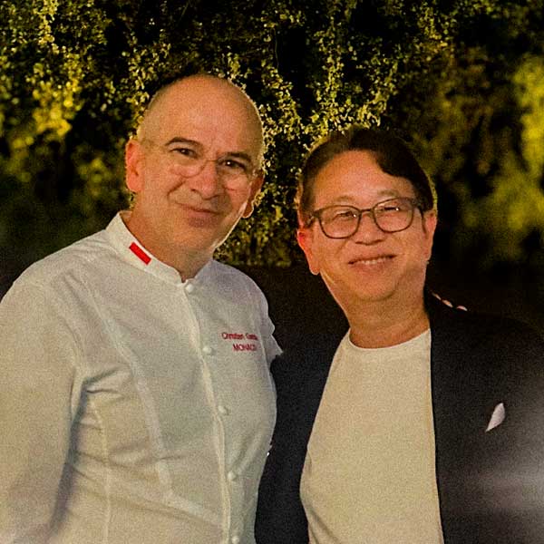 宮崎キャビア1983が高評価 - モナコ宮殿料理長 クリスチャン・ガルシア氏と坂元基雄が再会の喜びを分かち合う